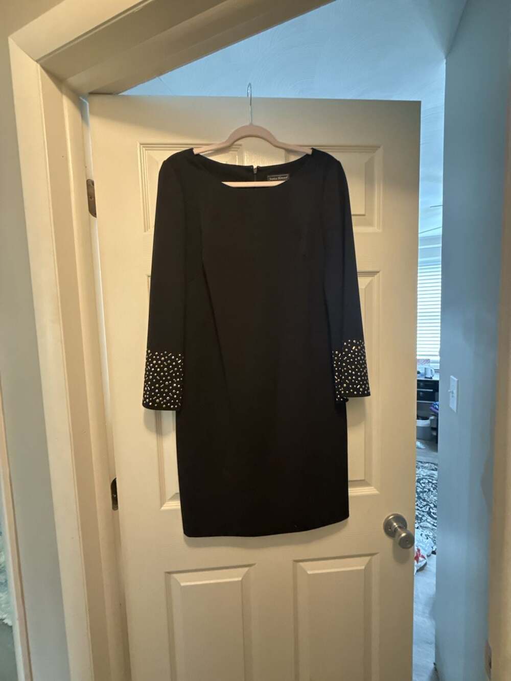Jessica Howard Women's Long-Sleeve Shift Dress with Studded Cuffs
